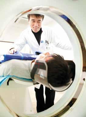 특히한번의검사로암의조기발견이가능한 PET-CT( 양전자방출단층촬영 ) 와최첨단방사선암치료장비인래피드아크 (RapidArc), 디지털심장혈관조영기, HD