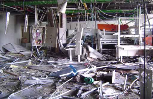 사고경위 2008년 7월 29일 17시 15분경, 울산에위치한 정밀화학센터 2층무기재료분석실에서연구원이시료를분석하던중분석기에연결된혼합가스 (Ar 80%, O₂20%) 용기가폭발하여 1명이사망하고,