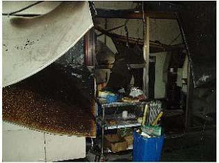 I-2. 화재사고 전기과부하에의한연구실험실화재사고 2008 년 7 월 8 일, 대구 대학교연구실험실에서있었던환기설비전기 과부하에의한화재사고를교육과학기술부연구실안전정보망 (www.labs.or.