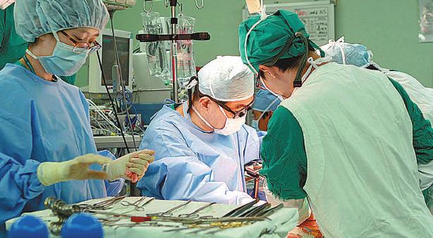 서울아산병원의암수술경험은 2013년 1만7467건, 2014년 1만8508건, 2015년 1만8815건 영함으로써상품과서비스에대한고객들의개선요구사항을보다적극적으로경영활동에반영하고있다.