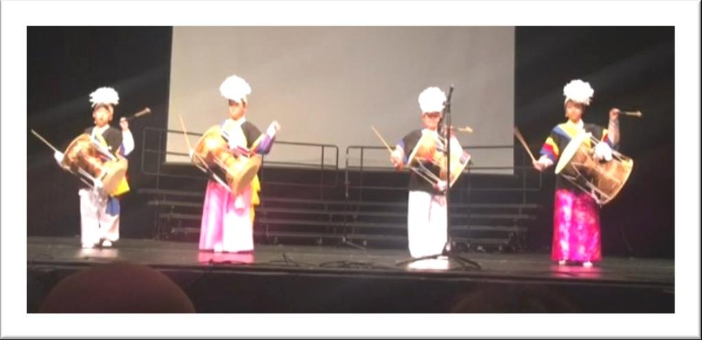 학교야놀자! 행사가 11개한국학교가참여한가운데지난 11월 17일 ( 토요일 16:30 18: 30) 에써리시에위치한 Pacific Academy 에서열렸습니다.