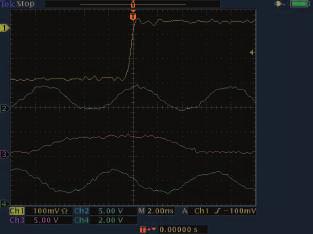 WaveAlert R 자동파형변형탐지기능을이용하면과도신호를즉시 3 차원으로인식할수있습니다. P6139A 10X, 500 MHz 수동전압프로브. 권장액세서리 TDS3GV 통신모듈 - GPIB, VGA 및 RS-232 인터페이스.