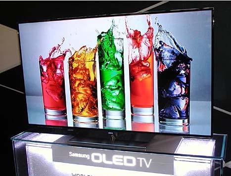 3. OLED TV, 디스플레이경쟁의뉴패러다임시작 OLED TV 7 월출시 1) OLED TV 하반기상용화시작 OLED TV는하반기에상용화가시작될전망이다. 삼성전자와 LG전자는최근각각 OLED TV 상용화모델을공개하였다. 출시시기는 7월중으로예상된다. 초기출시가격은기존 LCD TV 대비격차가클것으로예상된다.