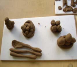 4 세보육프로그램 미술 ( 자유선택활동 ) 찰흙으로그릇만들기 찰흙을이용해다양한사물을만들수있다. ( 예술경험 > 예술적표현 > 여러가지미술재료사용하기 ) 찰흙의특성에대해알수있다.