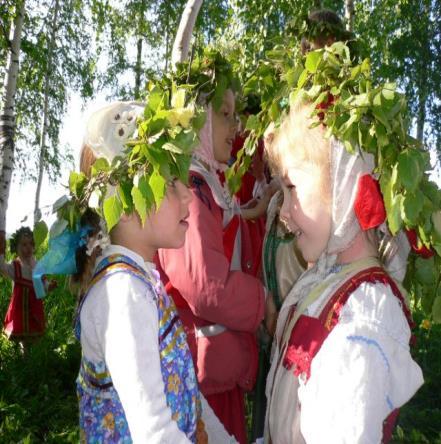 루살리 소녀들의의례 늦봄의숲, 자작나무가지아치, 2인 1조의자매약속