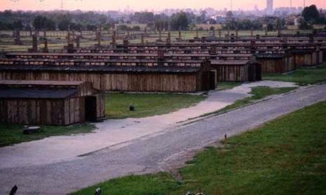 나치가저지른유대인학살의상징인강제수용소로잘알려져있는아우슈비츠의외곽에있는아우슈비츠강제수용소는겉으로보기에는평화로워보인다. 하지만수용소안으로들어서는순간생지옥을만나게된다.