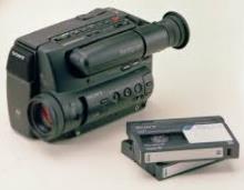 외부잡음에취약하고비디오데이터의편집이나수정이어려운단점이있음 - 8mm 또는 VHS 방식의비디오테이프에영상저장
