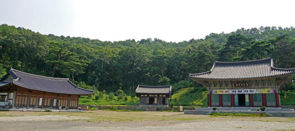 서울과가까운데다바다가바옆에있어바다낚시도경험할수있다는것이장점이다. 물론수준급의숙박시설도마련되어있으니캠핑이부담될때는이용해보는것도방법. 쌍계사 여유움이느껴지는안산시유일의전통사찰 주소안산시단원구대부북동산 25 찾아가는법시화방조제를지나대부도입구에서약 3km 직진, 구봉도삼거리쪽으진입하면구봉도해양유원지와구봉도바다낚시터가있음. 버스 123, 790, 717 번이용.