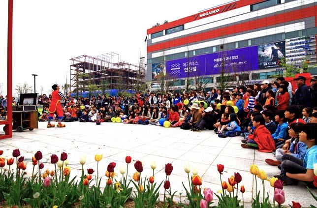 52 시시내권내안산국제거리극축제 온몸으표현하는안산 단원미술제 대한민국미술인들의축제 단원의도시안산. 그의정신을이어안산문화예술의발전을위한축제다.