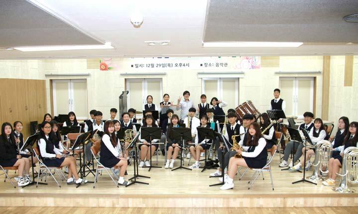 목천고등학교 관악 목천윈드오케스트라 목천윈드오케스트라 는 2014년에창단하였으며, 현재 42인조로구성되어있습니다.