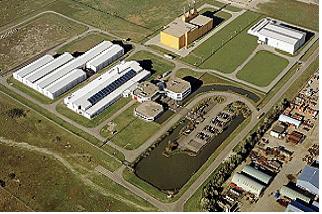 6. 네덜란드 현황 네덜란드는 1기의 경수로형 원자력발전소를 운영 중에 있다. 원자력 발전 규모가 작고 폐기물 발생량도 적기 때문에 방사성 폐기물은 보르셀 (Borssele) 에서 중앙 집 중 관리하고 있다. 방사성 폐기물 관리는 전담 기관인 COVRA(Central Organization for Radioactive Waste) 에서 담당하고 있다.