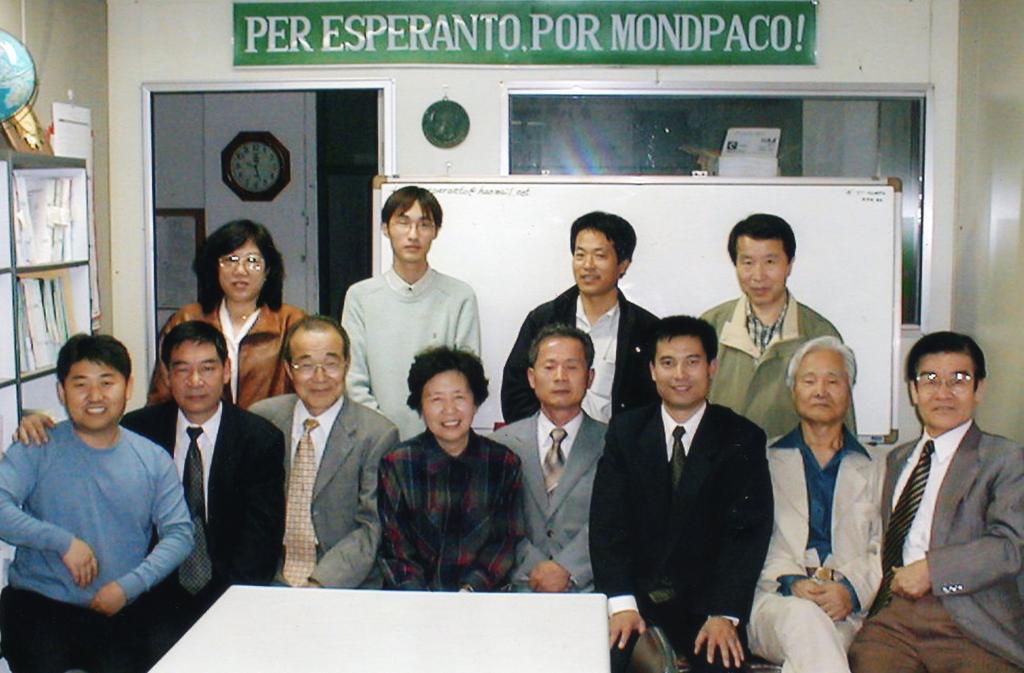 de DaeguGyeongbuk filio de KEA. En julio 1986 mi partoprenis en la 71-a UK en Pekino. En 1989 mi estis prezidanto de ILEI-Koreio kaj komitatano de Esperanto-ekzameno de KEA.