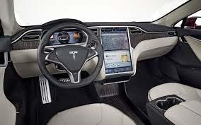 Ⅱ. 주요사업자별전기자동차개발동향 1. ' 자동차업계의 iphone' 으로떠오른 Tesla Motors 의 'Model S' Tesla Motors 는 Paypal 의전창립자이자미국 IT 업계의거물로영화 Iron Man' 의실제모델이기도한 Elon Musk CEO 가 2003 년설립한美실리콘밸리기반전기자동차전문벤처기업이다.