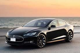 Tesla Motors 가하이엔드급세단형전기자동차인 Model S를통해시장혁신을주도하면서본격적인전기자동차시대개막의신호탄을쏘아올리고있기때문이다. Model S는 2013 년 3분기현재미국에서만총 1만 50 여대가판매되었으며 8), 3분기에만 5,500 대가팔리며동분기 Tesla 에 4억 3,130 만달러 ( 약 4,575 억원 ) 의매출을안겨주었다.