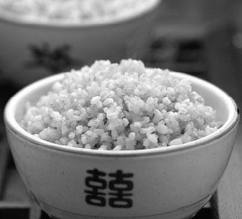 (보온온도가 너무 낮거나 높을 경우 밥에서 냄새가 나거나 변색, 마름 등이 심해질 수 있기 때문입니다.) 같은 품질의 쌀이라도 밥솥의 종류와 밥 짓는 방법에 따라 맛에 큰 차이가 난다.