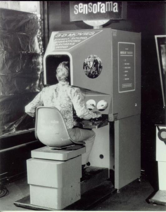 1.3 VR 산업의등장배경 1960 년대에 3 면디스플레이를통해가상현실체험을시도한