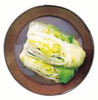 baek kimchi [ 백김치 ] E Salted napa cabbage stuffed with a mixture of white radish, Asian pear, Korean parsley, chestnuts and salted fish.