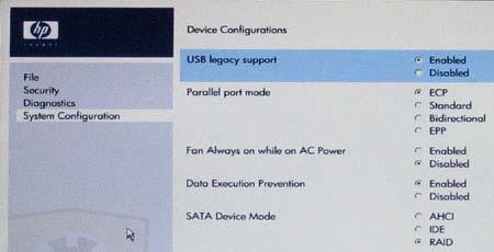 4. Device Configurations 창에서 SATA Device Mode 오른쪽에있는 RAID 를선택합니다. 다음과같은메시지가나타나면 Yes 를누릅니다. Changing this setting may require reinstallation of your operating system. Are you sure you want to proceed?