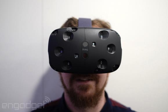 바이브 는 밸브 의 VR 플랫폼인스팀VR에서사용가능하며, 양쪽눈앞에각각 12x18 의이미지를초당 9프레임으로재생해몰입감을극대화하고,