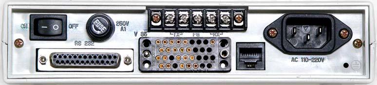 4. RS422 연결방법 ( 옵션, 구매시지정 ) 1. DTE(Data Terminal Equipment) 연결. DSU의후면에는 DTE( 데이타단말기또는컴퓨터 ) 와연결할수있는 RS-232(25PIN) 와 V.35(34PIN) 2개의콘넥터가있다. 이제품은 RS422을사용하도록설계된제품으로 V.35와 RS422을지원한다.