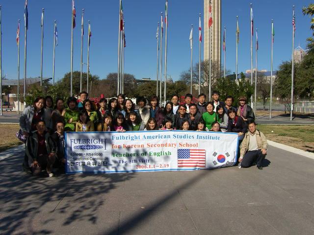 풀브라이트 영어교사미국학 연수프로그램 Fulbright American Studies Program for Korean English Teachers 2019-2020 풀브라이트영어교사미국학연수프로그램은영어교사들이미국사회와문화를 체험하고배우며, 영어교수법훈련에참가하는기회를제공한다.