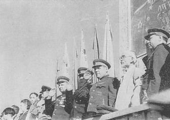 1.8 소비에트민정청 1945 년 10 월소련군환영 평양대회 ( 우측끝에서두 번째가조만식선생 ) https://en.wikipedia.