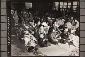 036 귀환을기다리는일본인들 출처 : 국사편찬위원회수집 사진자료 1 037