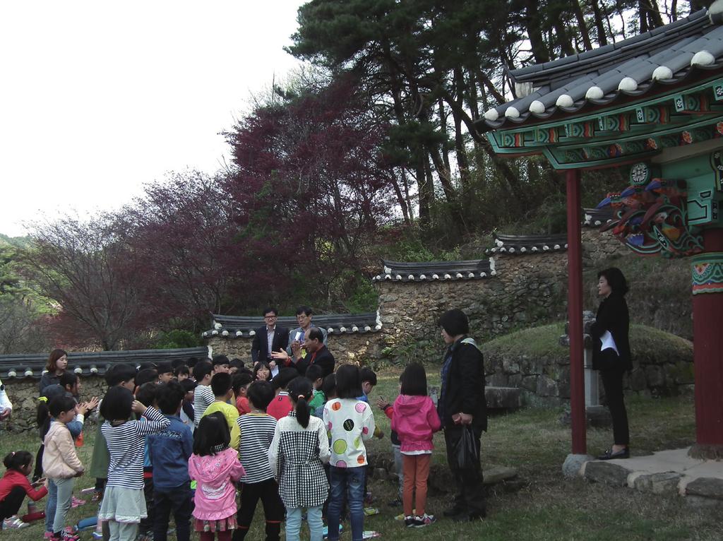 살아 숨 쉬는 향교.서원문화재 활용사업이란? 향교[鄕校] 와 서원[書院]은 조선시대에 지방에 세워진 학교이자 한 국 유교문화를 대표하는 소중한 문화유산이다.