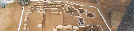 병형토기와연질의유개고배가출토되었다. 홍주성내의병공원조성부지 1차발굴조사에서는나말여초초에축성된토성벽과구상유구가확인되었다.