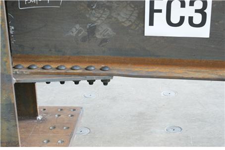보 부재 에서 발 하 H형강 기둥 플랜지와 보 단부의 겹침길이가 50mm인 WPL-WK-FC3 실험 는 WPL-WK-FC2 실험 와 같이 첫 번째