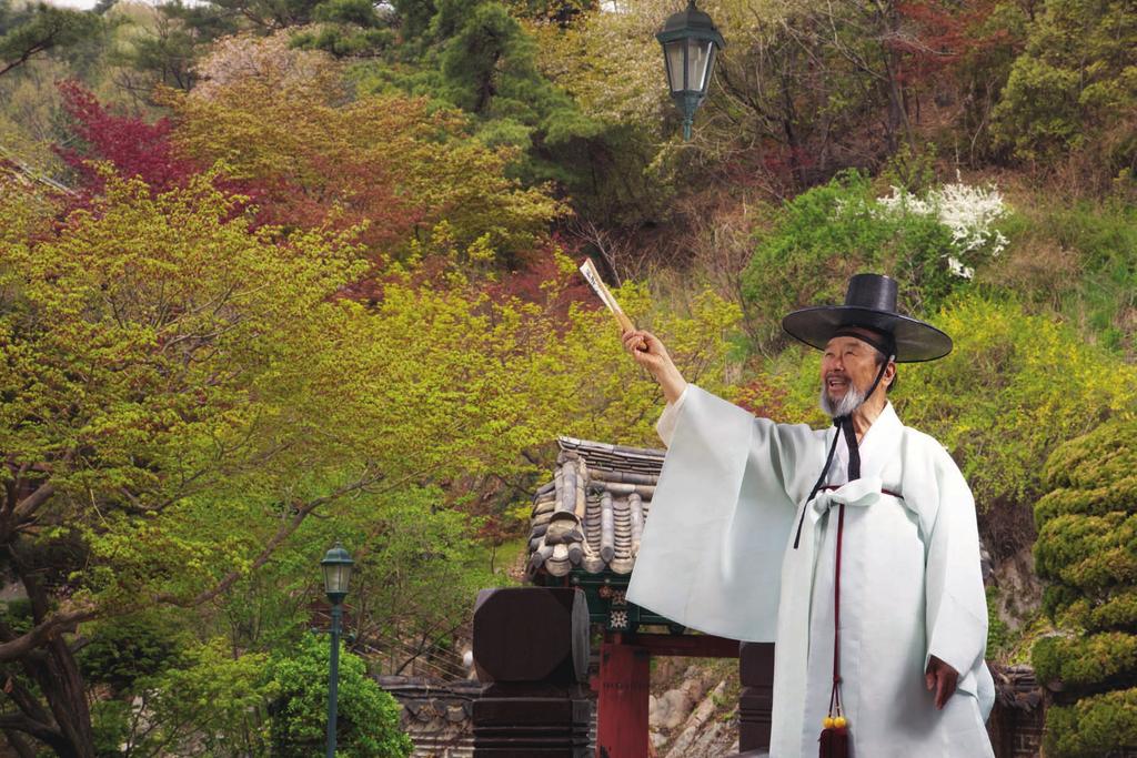 19 Song Sun-seop, Maître de pansori Né à Goheung, dans la province du Jeollanam-do, Song Sun-seop débute en 1957 son apprentissage de «Heungboga» auprès du Maître Gong Dae-il.