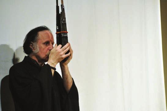 Également musicien, F. Picard joue de plusieurs instruments à vent chinois au sein de l ensemble Fleur de Prunus qu il dirige.