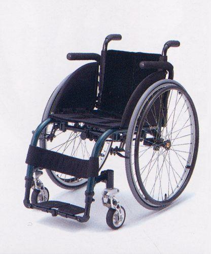 휠체어는구조가노출되어있고기능적형태요소들이다 양하게조합되어있기때문에골격이되는프레임을어떻