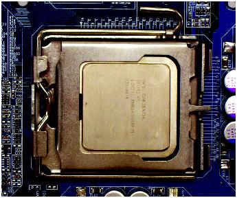 금속레버 그림 1 CPU 소켓에있는금속레버를천천히똑바로들어올리십시오. 그림 3 CPU 소켓의가장자리에있는작은금색삼각형을주의하십시오. CPU 의들어간모서리를삼각형에맞추고천천히 CPU 를삽입하십시오.