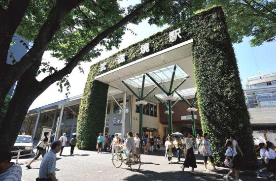 ㅇ무사시사카이 역세권 무사시사카이 역은, 무사시촌이 생긴 지 얼마 되지 않은 1889 년 사카이 정류장 으로 설립되었습니다.