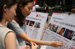 서울 N타워에서도 작년에 이어 붉은색으로 N타워를 점 등하여 세계 헌혈자의 날을 기념하였다.