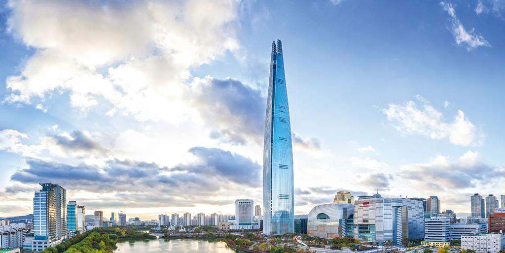 롯데물산 SERVICE 대한민국최고의랜드마크 롯데월드타워사업의주역 롯데물산은 123 층 555m 높이의초고층빌딩을포함한 복합쇼핑단지를개발하고운영하는사업주체입니다.