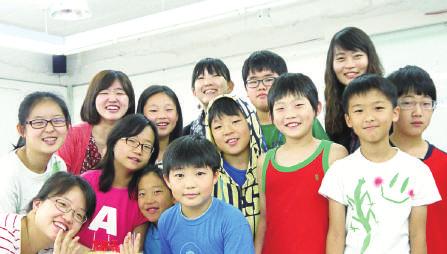 9 회동아시아어린이평화워크숍 남북어린이와일본어린이마당참가 겨울캠프 정기모임 행사명 : 동아시아하늘에울려퍼지는평화의하모니 일시 : 11 월 24 일 ~ 28 일 행사명 : 귀를기울이면