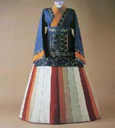 Hanbok thời Tam Quốc Hanbok thời Shilla Đến thời kì Vương Quốc Shilla thống nhất, trang phục của người Hàn Quốc vẫn không thay đổi nhiều so với thời kì Tam Quốc.