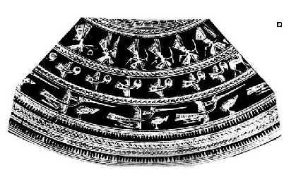 Trang phục Việt cổ trên mặt trống đồng Ngọc Lũ và trên kiếm đồng Theo truyền thuyết, Hai Bà Trưng đã mặc áo dài hai tà giáp vàng, che lọng vàng, trang sức thật lộng lẫy khi cưỡi voi xông trận đánh