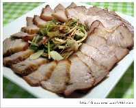 (12) Pyeonyuk (Thịt luộc thái miếng) : Nếu làm món Pyeonyuk từ thịt ở đầu bò, thịt ở ngực bò hay thịt ba chỉ hoặc thịt vai của lợn là thích hợp nhất.