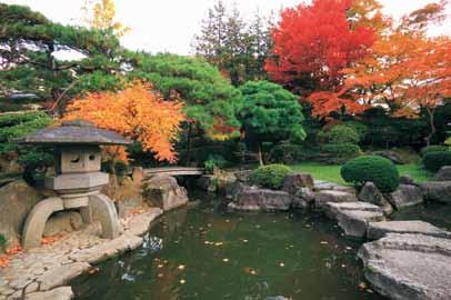 보면 약 300년 전에 무사 살았던 저택나 옛날 그대의 곳간, 그리고 일본의 문화를 상징하는 일본