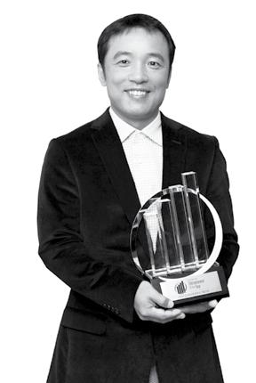 CEO of NCsoft Kihak Sung Chairman & CEO of Youngone Corporation