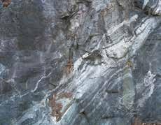 따 주는 구과상 유문암은 맥의 형태로 산출되며, 지표 라서 홍성 지역에서 발견된 에클로자이트는 한반 근처에서 빠르게