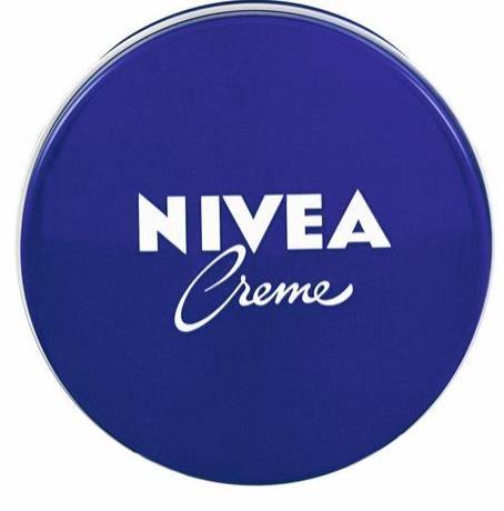 Issues & News 왼쪽부터 NIVEA 의 'Nivea Cream', Meishoku 의 'Moisture Astringent', MAYU 의 'Skin Cream', DHC 의 Deep Cleansing Oil' <