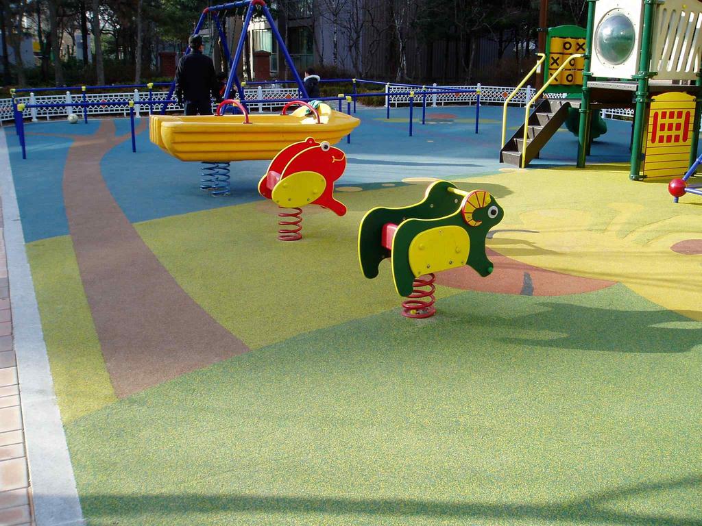 1 공원개요 : 2008년 어린이공원 정비사업 추진(신내5단지아파트 내) 주요시설 :