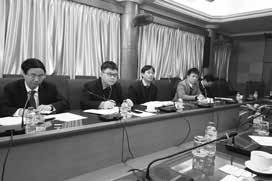 센터개소식은정상회담일정과국토교통부장관의베트남방문일정을고려해 2018 년 3 월말에시행하기로하였고, 제2차회의에서정한바와같이 2018 년 2월중합의각서 (MOA)