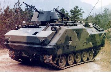 K200 보병전투장갑차대우중공업 ( 주 ) 과국방과학연구소가미국에서원조받은 M113 장갑차를대체하기위해 KIFV(Korean Infantry Fighting Vehicle: 한국형보병전투차 ) 계획에따라독자개발한장갑차이다. 미국 FMC가개발한 AIFV 의영향을받아외양이 AIFV 와비슷하지만성능은다르다.