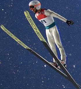 ギュリム選手は 韓国女子スキージャンプ選手として初めてオリンピックに出場する 彼女はロッテ免税店が制作した2018 平昌冬季オリンピック映像 < 国家代表スキー選手 > 編に出演した 넘어설것으로예상된다.