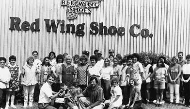회사현황 (Shoe Store) Red Wing Shoe Co.Inc. 314 Main St Red Wing, MN 55066, USA Telephone # (651) 388-8211 Fax # (651) 385-0897 customer.service @redwingshoe.com Website www.